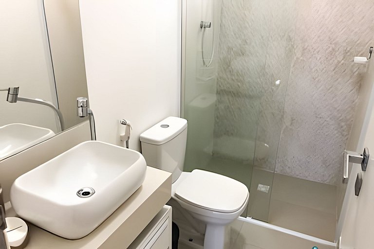 Apto Pitangueiras – 3 quartos a 200m da praia
