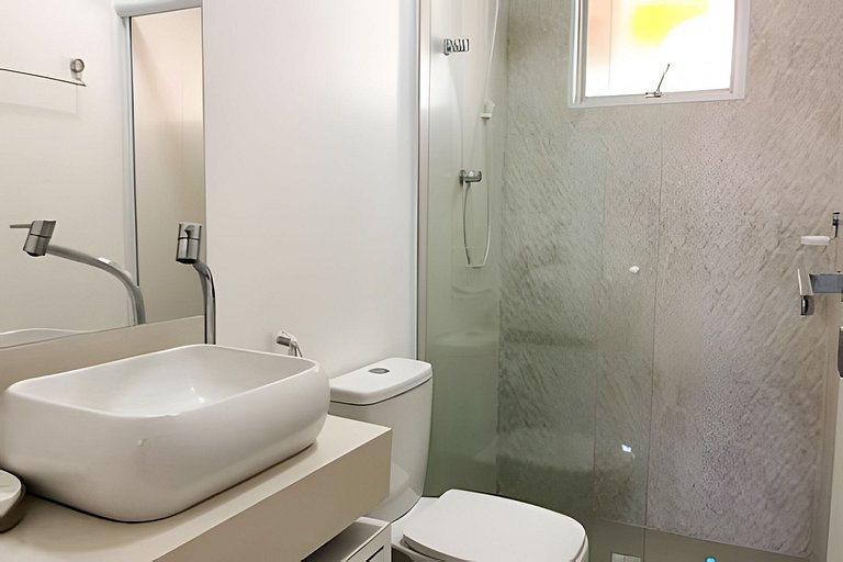 Apto Pitangueiras – 3 quartos a 200m da praia
