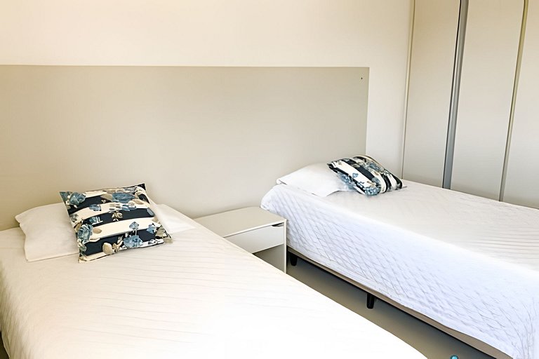 Apto Pitangueiras – 3 quartos a 200m da praia