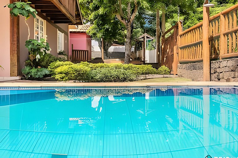 Casa Ribeirão – 4 quartos e piscina a poucos passos da praia