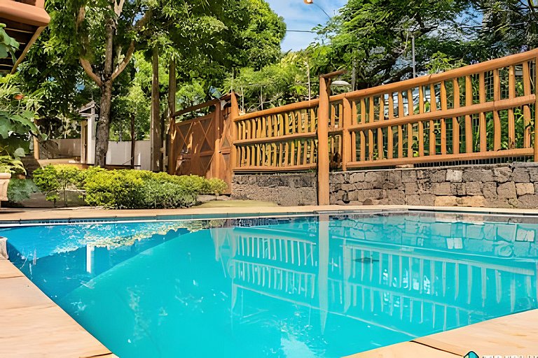 Casa Ribeirão – 4 quartos e piscina a poucos passos da praia