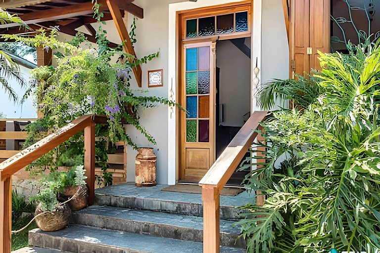 Casa Vitral – Espaço, conforto & perto da praia
