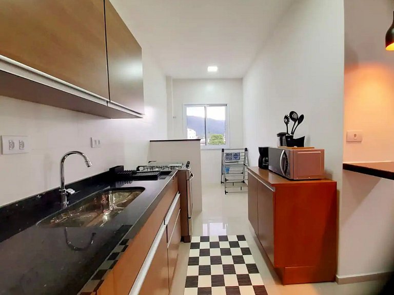 Apto em Itaguá, Ubatuba – Conforto & piscina no condomínio