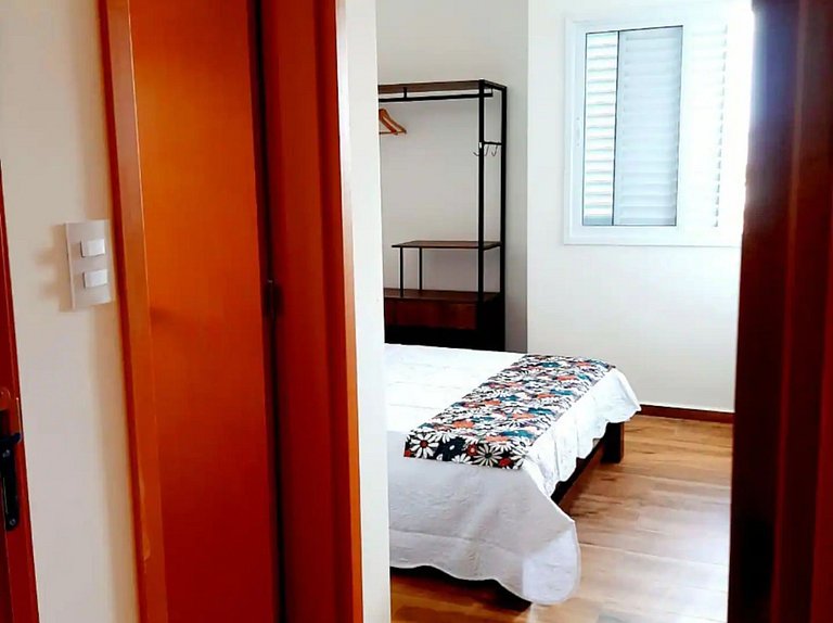 Apto em Itaguá, Ubatuba – Conforto & piscina no condomínio