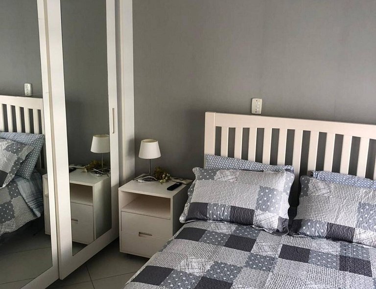 Apto Flores Riviera – 4 suítes a 50m da praia