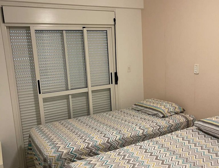 Apto Flores Riviera – 4 suítes a 50m da praia