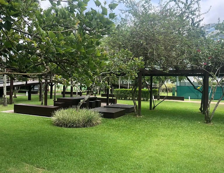 Apto Flores Riviera – 4 suítes a 50m da praia