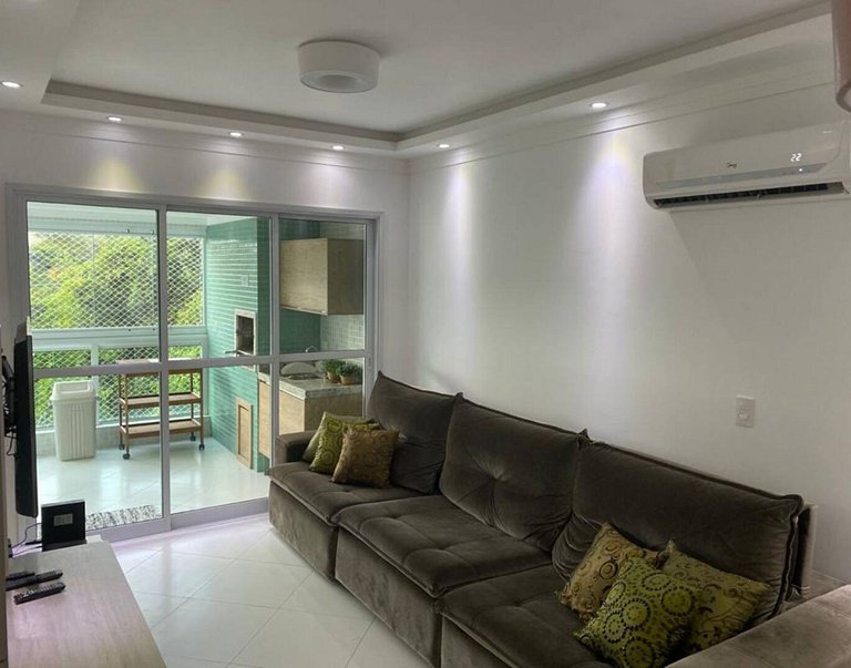 Apto Riviera – Varanda com churrasqueira a 500m da praia