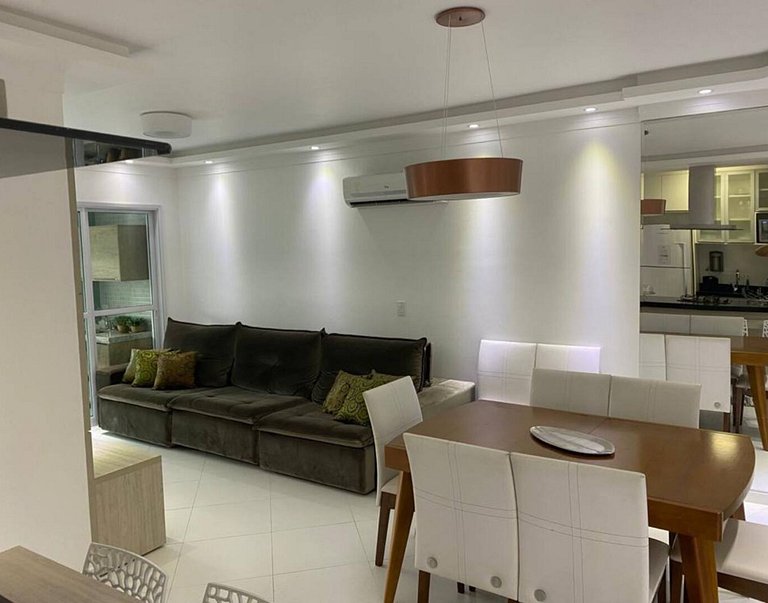 Apto Riviera – Varanda com churrasqueira a 500m da praia