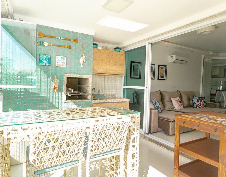 Apto Riviera – Varanda com churrasqueira a 500m da praia