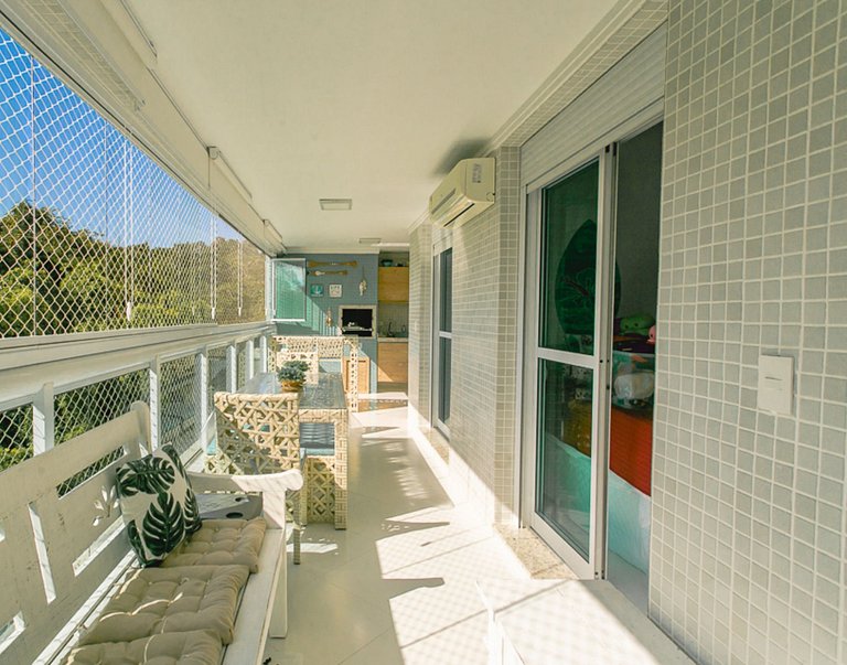 Apto Riviera – Varanda com churrasqueira a 500m da praia