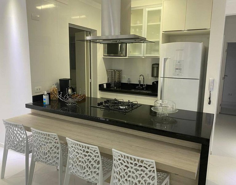 Apto Riviera – Varanda com churrasqueira a 500m da praia