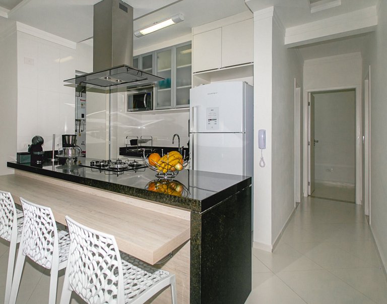 Apto Riviera – Varanda com churrasqueira a 500m da praia