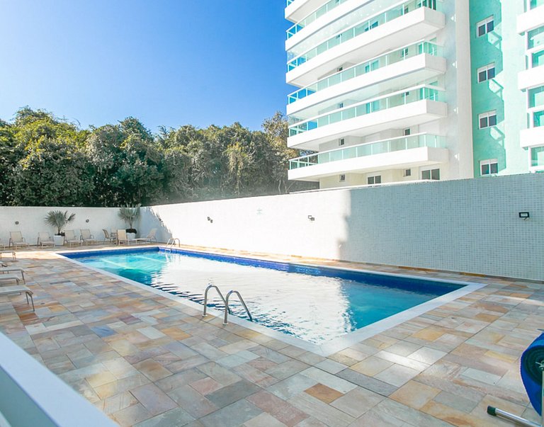 Apto Riviera – Varanda com churrasqueira a 500m da praia