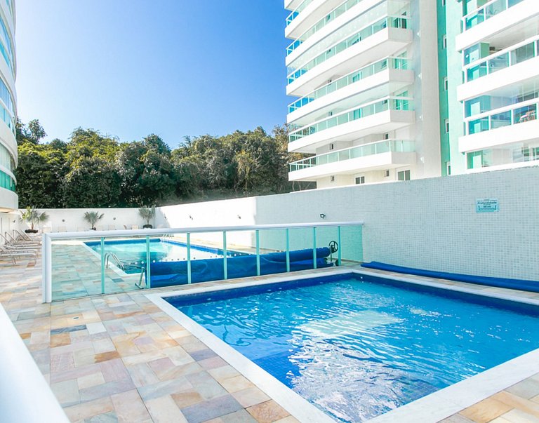 Apto Riviera – Varanda com churrasqueira a 500m da praia