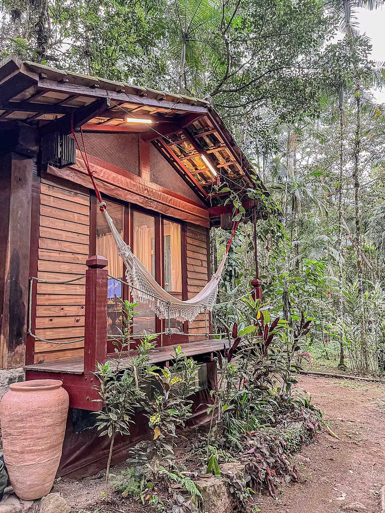 Cabana Om | Ofurô japonês de frente para o rio