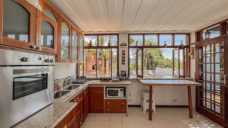 Quinta Della Rosa: Casa com Piscina e Vista para o Mar
