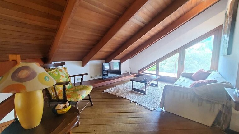 Casa Garoupas | 4 dorms em condomínio pé na areia