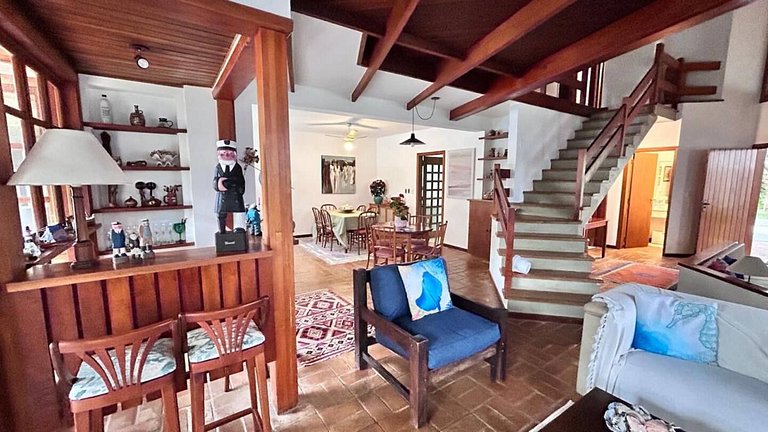 Casa Garoupas | 4 dorms em condomínio pé na areia