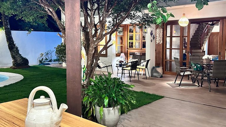 Casa Garoupas | 4 dorms em condomínio pé na areia