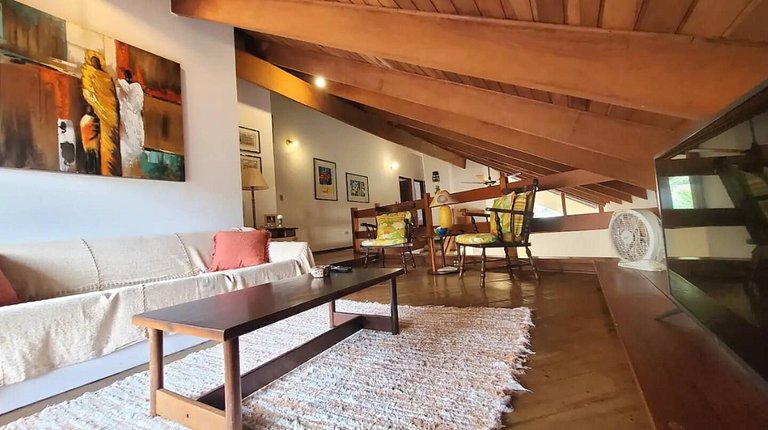 Casa Garoupas | 4 dorms em condomínio pé na areia