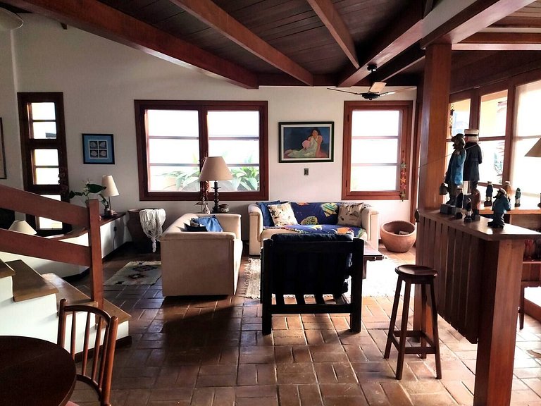 Casa Garoupas – 4 dormitórios em condomínio pé na areia