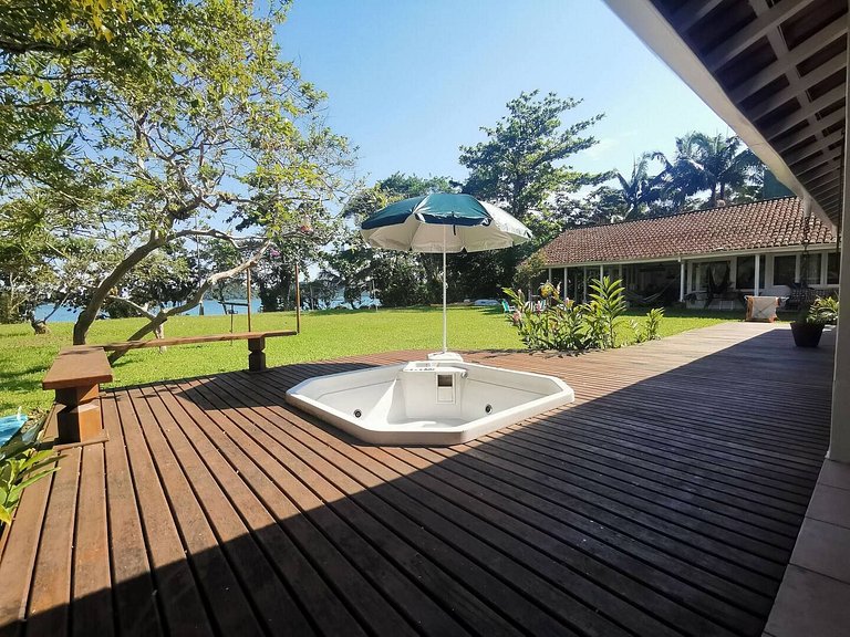 Rancho Pé na Areia | Jacuzzi com vista para o mar