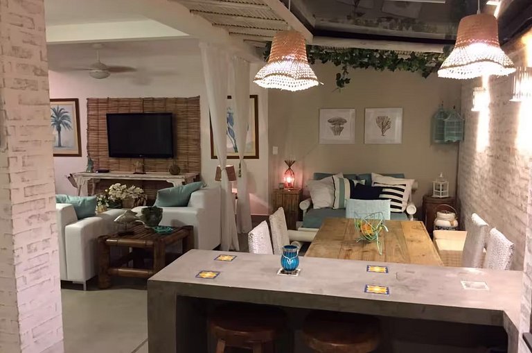 Vila dos Tiês | Casa incrível com 5 suítes e piscina