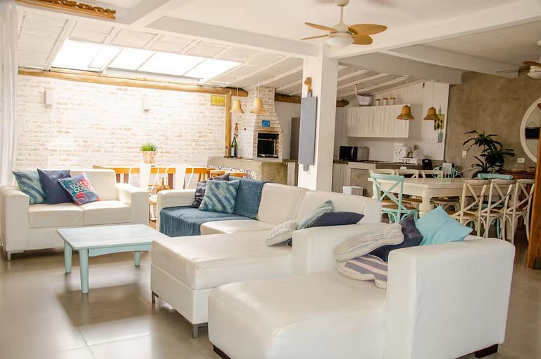Vila dos Tiês | Casa incrível com 5 suítes e piscina