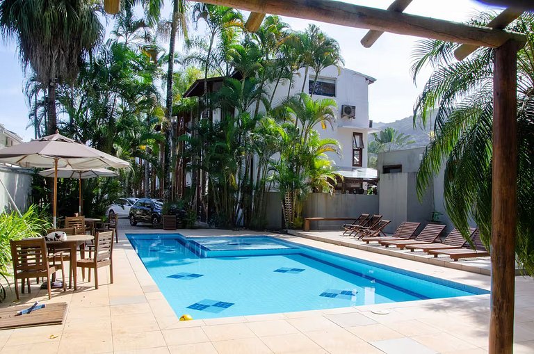 Vila dos Tiês | Casa incrível com 5 suítes e piscina