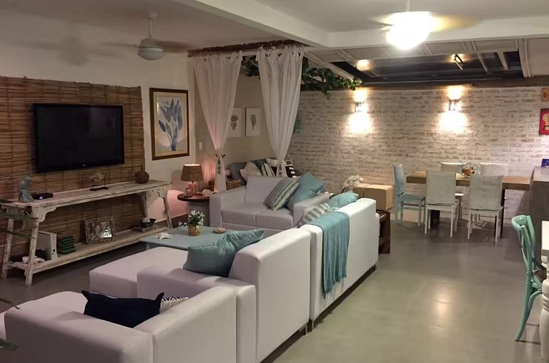 Vila dos Tiês | Casa incrível com 5 suítes e piscina