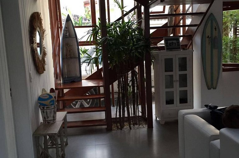 Vila dos Tiês | Casa incrível com 5 suítes e piscina