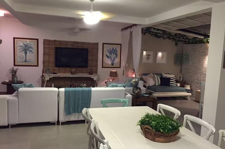 Vila dos Tiês | Casa incrível com 5 suítes e piscina