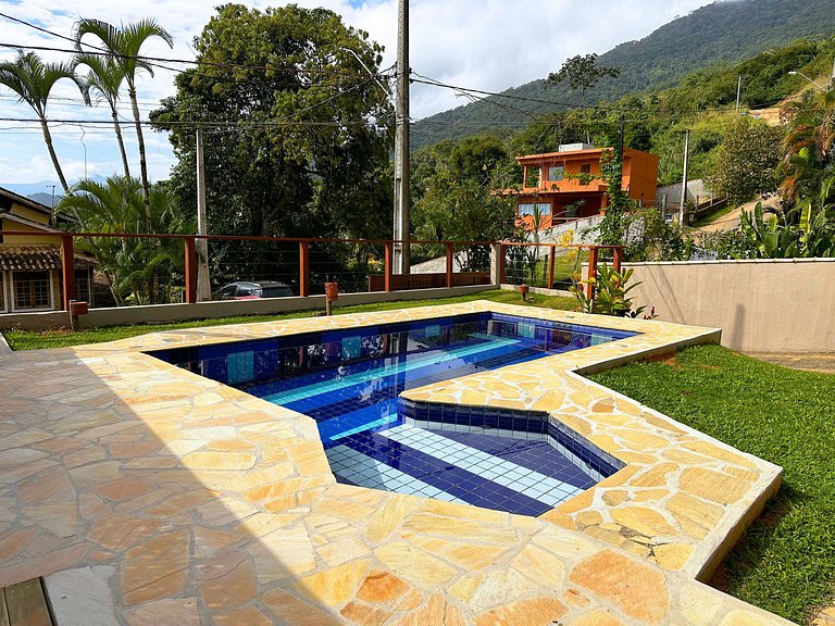 Refúgio do Sol | 4 suítes, piscina e churrasqueira