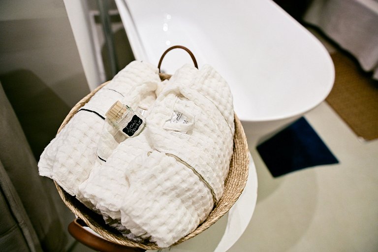 Studio Castelhanos | Banheira, piscina e vista