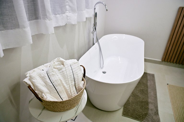 Studio Pacuíba | Banheira, piscina e café da manhã