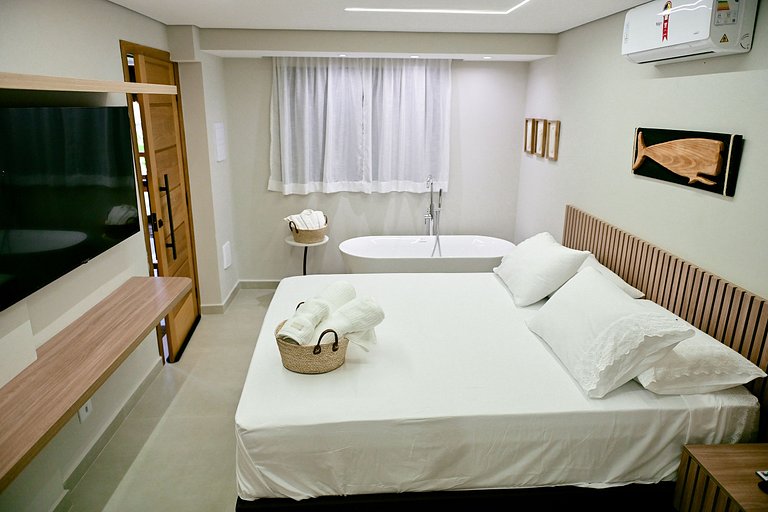 Studio Pacuíba | Banheira, piscina e café da manhã