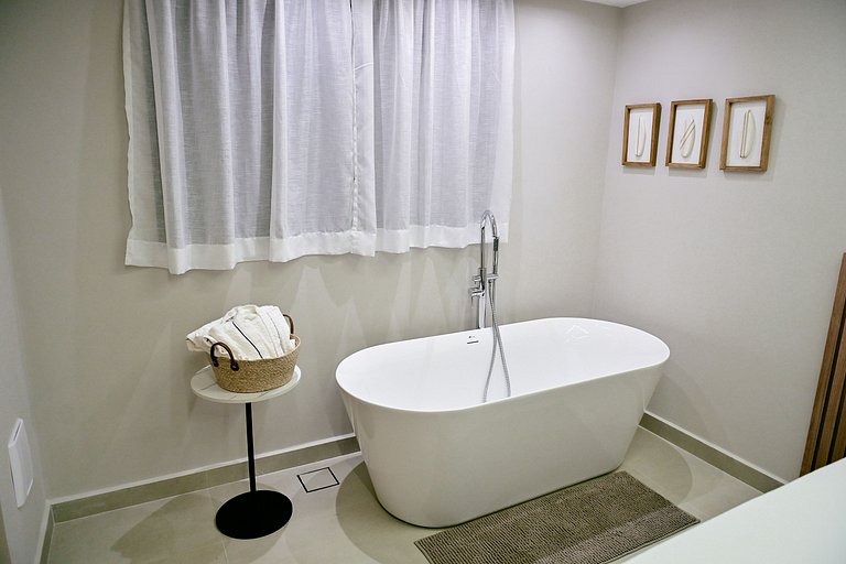 Studio Pacuíba | Banheira, piscina e café da manhã