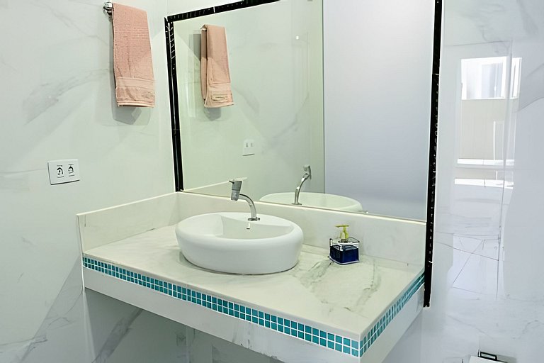 Jubarte Chalés - suíte com cozinha na cachoeira