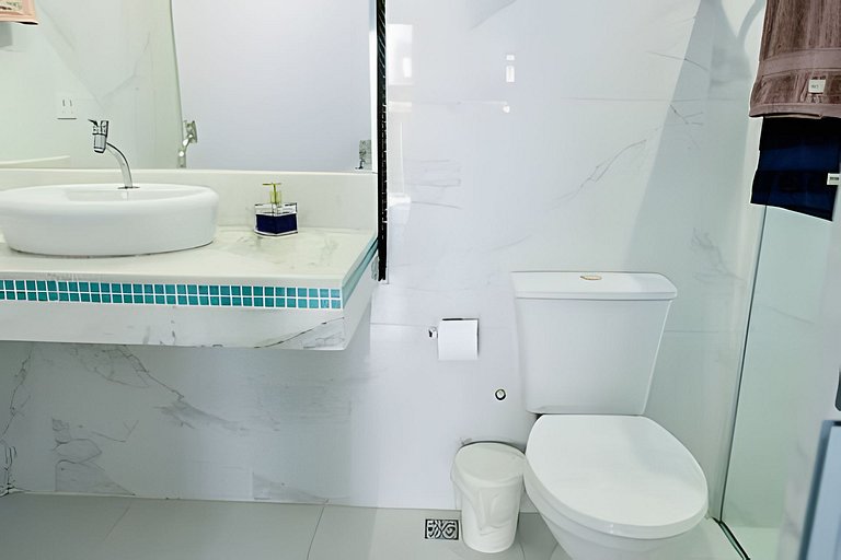 Jubarte Chalés - suíte com cozinha na cachoeira