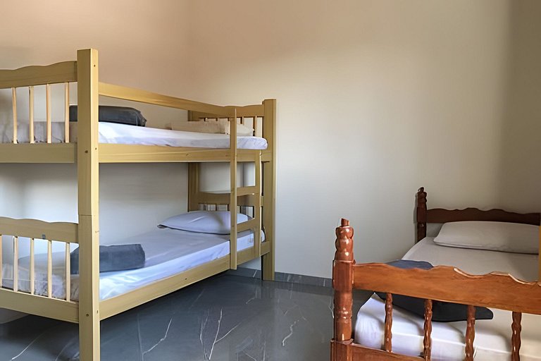 Refúgio Aconchego - 2 dorms com ar e quintal amplo