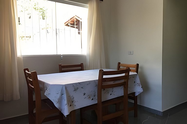 Refúgio Aconchego - 2 dorms com ar e quintal amplo