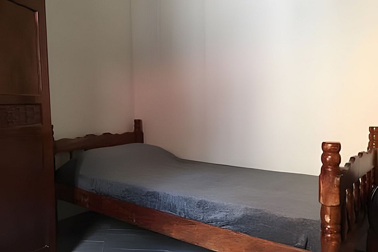 Refúgio Aconchego - 2 dorms com ar e quintal amplo