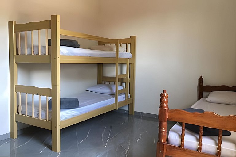 Refúgio Aconchego - 2 dorms com ar e quintal amplo