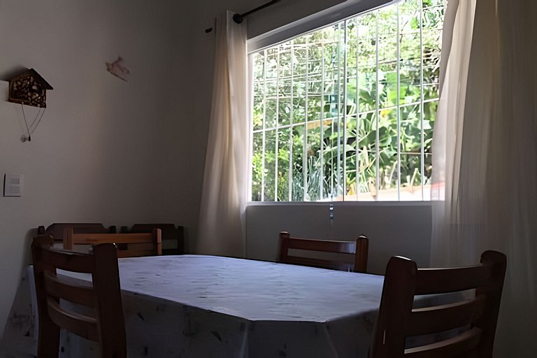 Refúgio Aconchego - 2 dorms com ar e quintal amplo