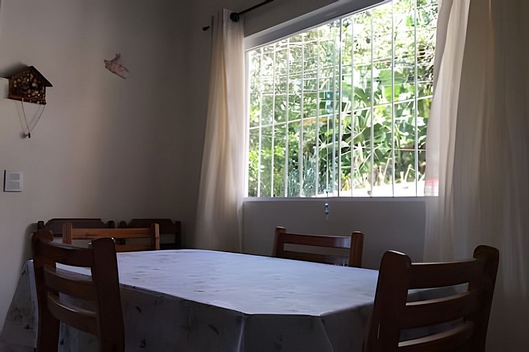 Refúgio Aconchego - 2 dorms com ar e quintal amplo