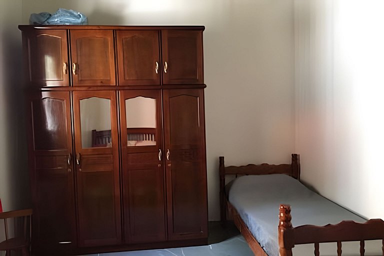 Refúgio Aconchego - 2 dorms com ar e quintal amplo