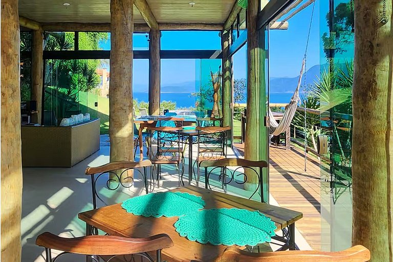 Suíte Lavanda: Refúgio Familiar com Vista para o Mar