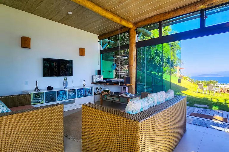 Suíte Lavanda: Refúgio Familiar com Vista para o Mar