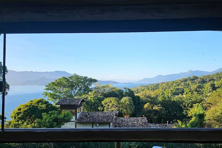 Suíte Lavanda: Refúgio Familiar com Vista para o Mar